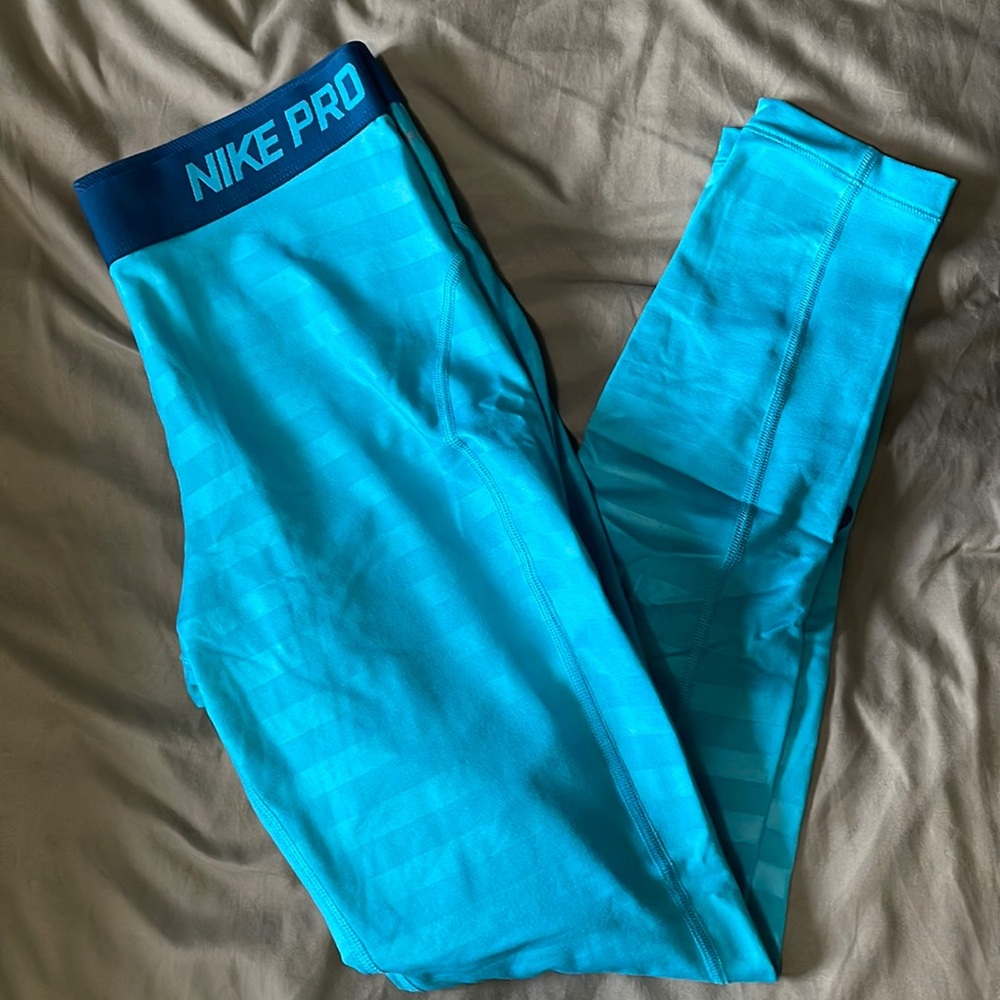 Nike pro leggings. Size M.